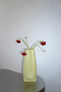 Sade Vase